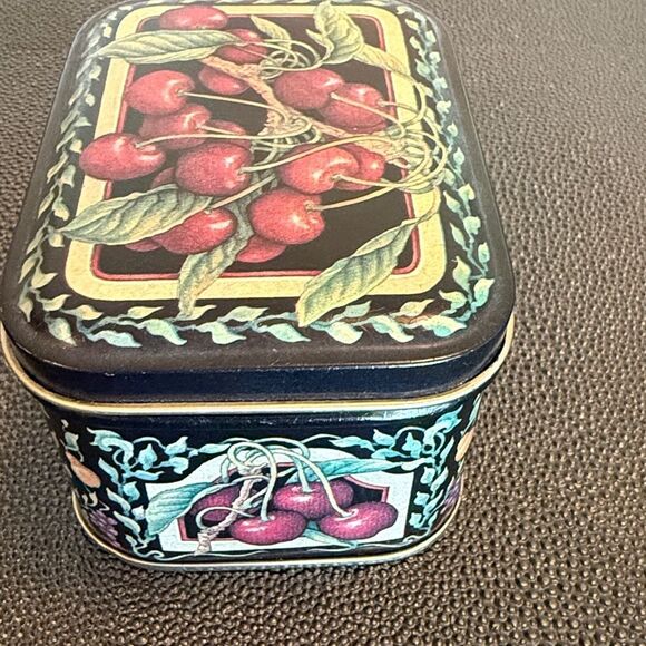 Small Vintage inspired Cherry Tin Box - Picture 2 of 6